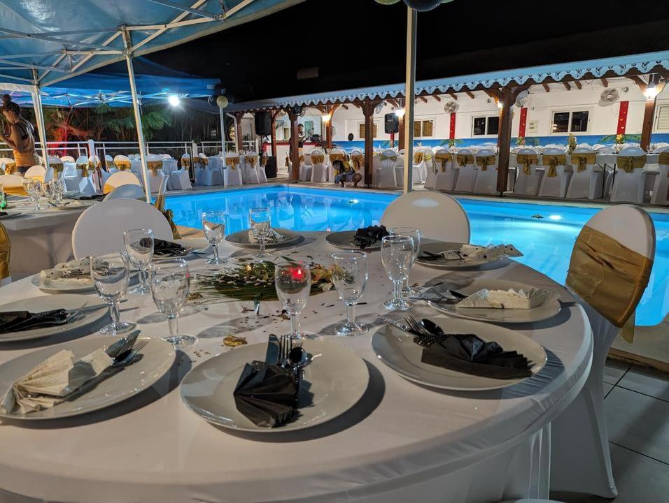 Les Villas De Boisvin Le Moule Luaran gambar
